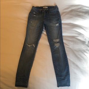 Madewell 9” Skinny Jeans (distressed)